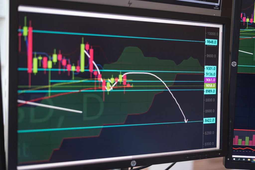 Close-up of a cryptocurrency trading chart displayed on a monitor, showing market trends and analysis. — Hiperdex
