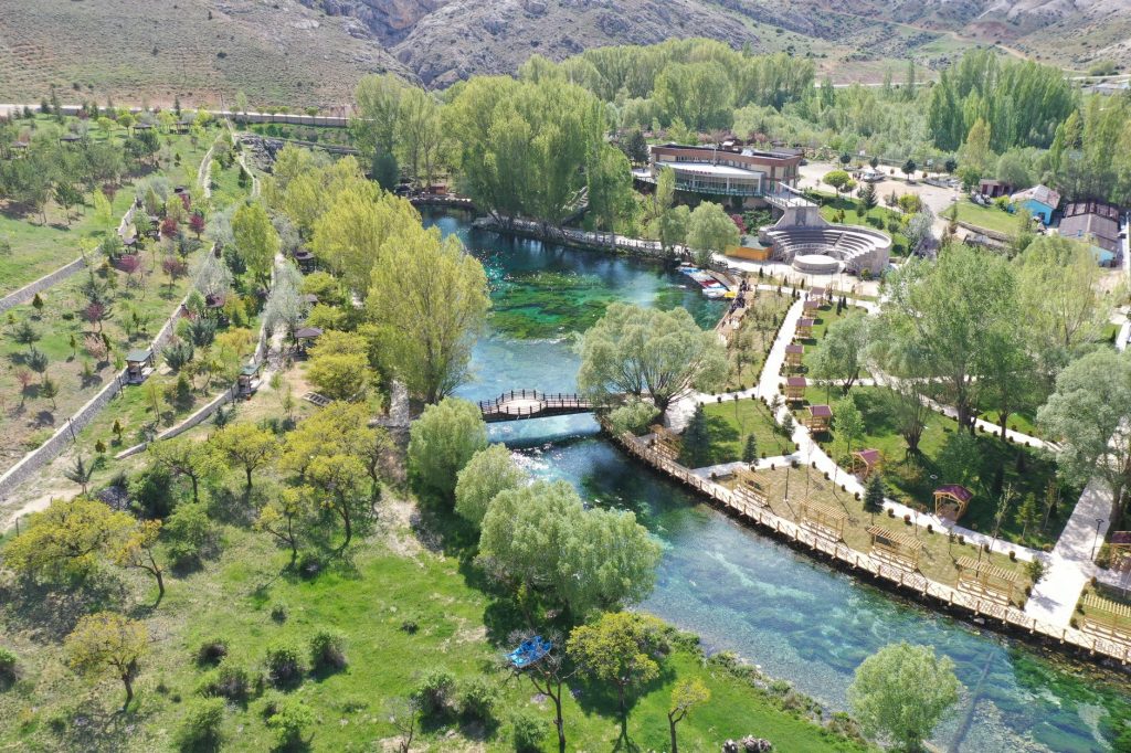 Beautiful aerial view of a park with a river and greenery in Turkey. — Kayatan Com