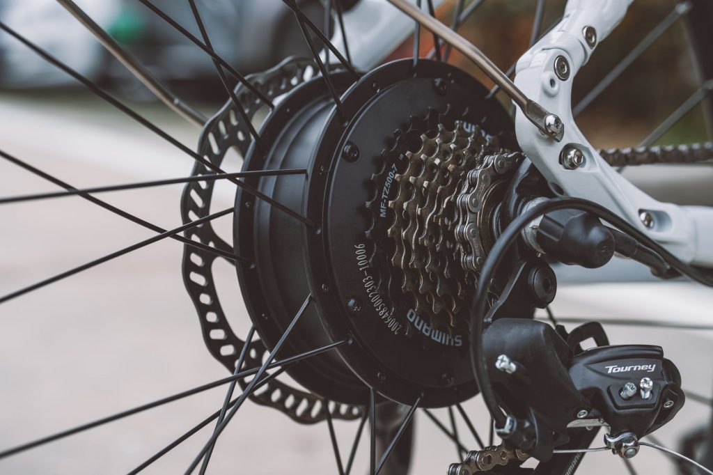 Detailed view of a bicycle wheel and gear system showcasing mechanical components. — Pron Hub